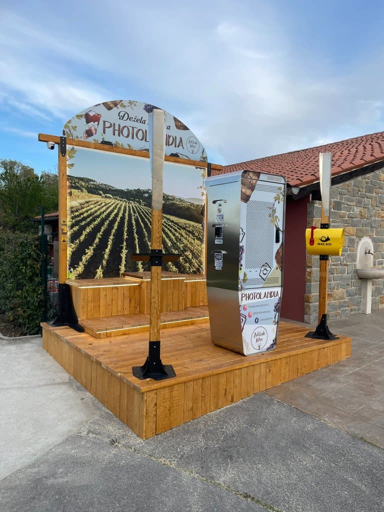 Vinska fontana Marezige 1/5